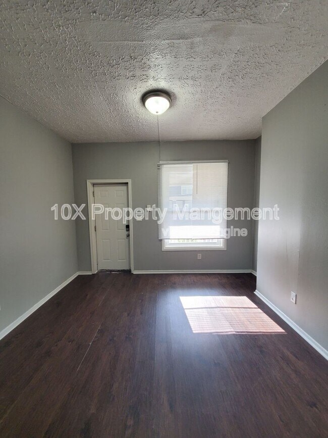 Foto del edificio - 100 N Harris Ave