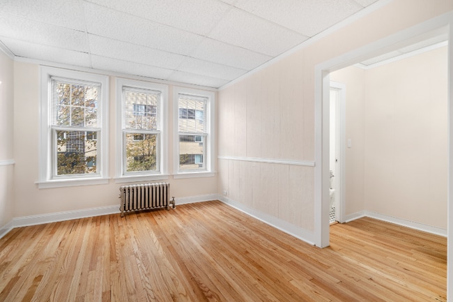 Photo - 1440 W Howard St Apartment