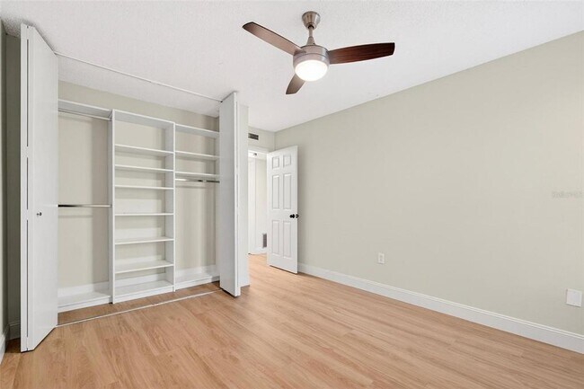 Foto del edificio - 2302 S Manhattan Ave