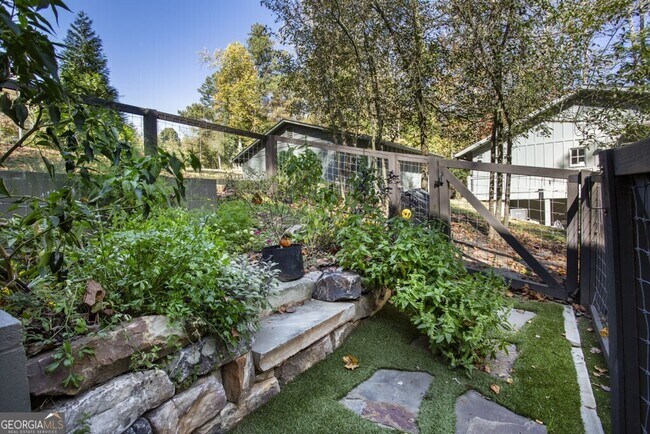 Building Photo - 8885 Bay Dr