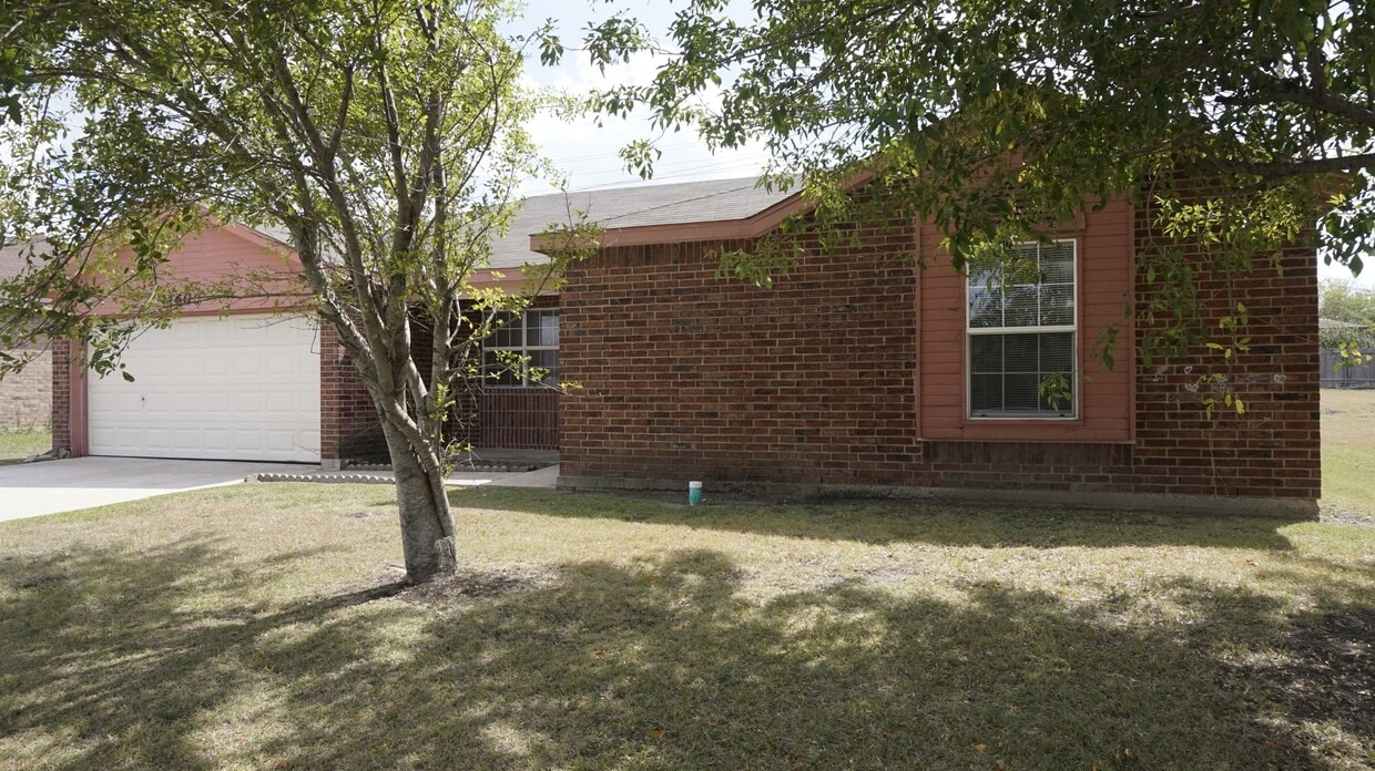 Primary Photo - 4600 Greyhound Dr