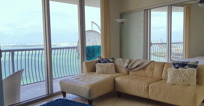 Foto del edificio - 1750 N Bayshore Dr