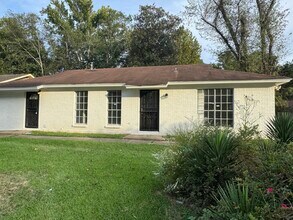 Building Photo - 327 Grover Cleveland Cir