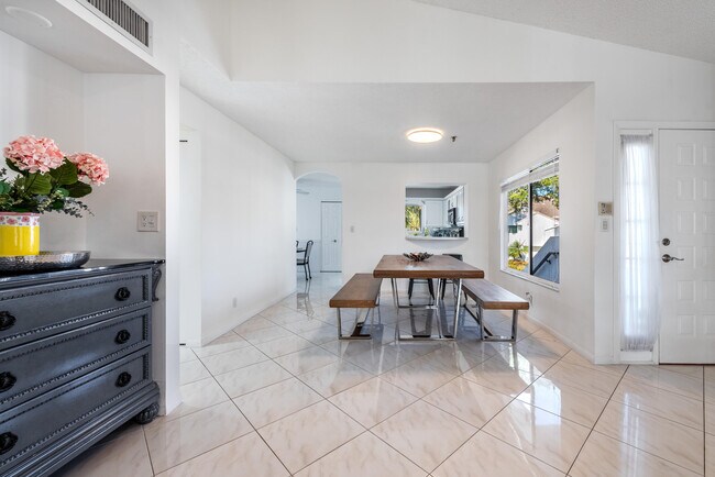 Foto del edificio - 7485 Glendevon Ln