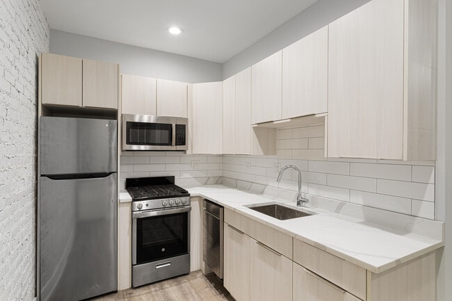 Building Photo - 6952 N Wolcott Ave