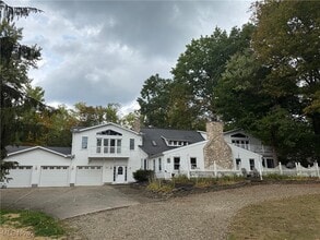 Building Photo - 8298 Valley Dr