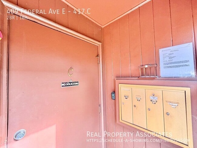 Foto del edificio - Charming Top-Floor 2-Bedroom Corner Unit w...