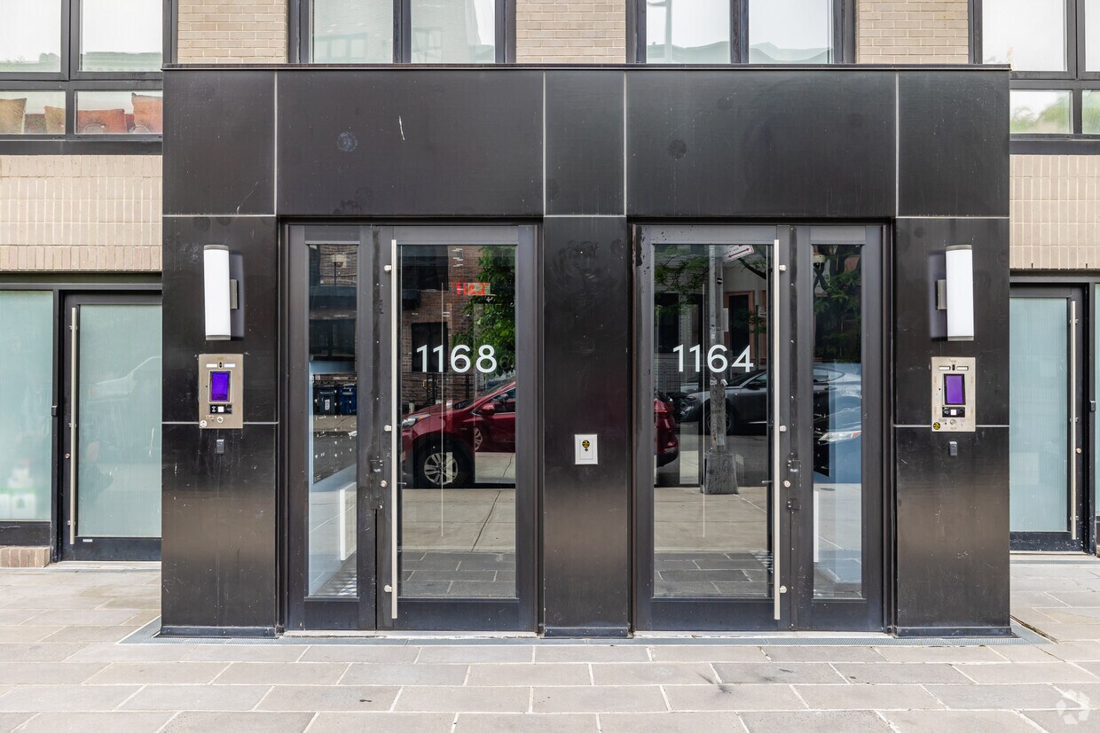 Entrance - 1164 Greene