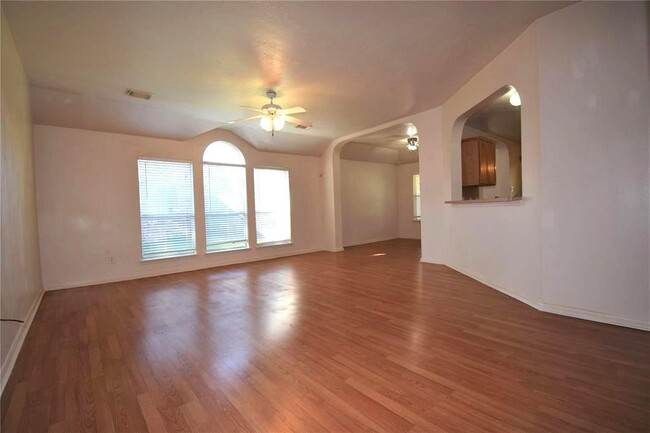 Foto del edificio - 15618 Lost Maples Dr