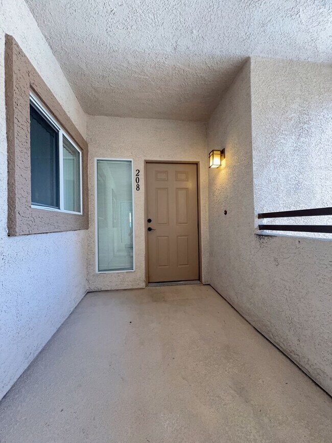 Building Photo - 3 Bedroom 2.5 Bath Condo  Flamingo/Durango
