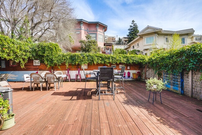 Building Photo - 3600 Grand Ave