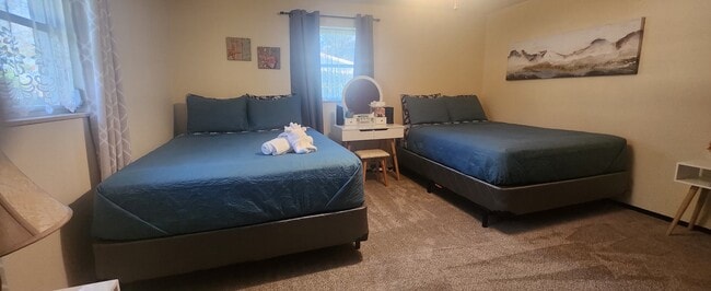 Comfortable and plenty of natural sunlight. - 5914 Wilson Dr