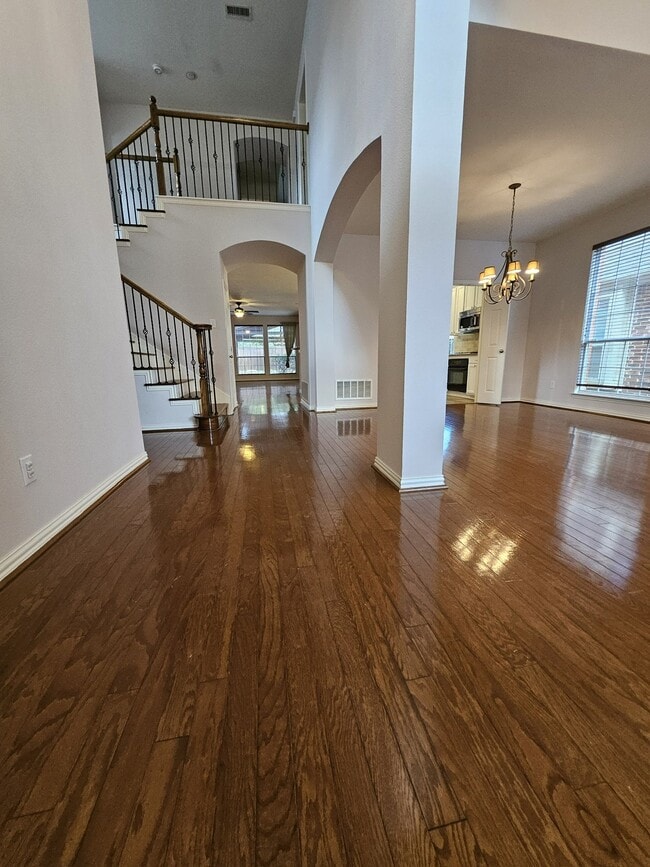 Photo - 1221 Capital Dr House