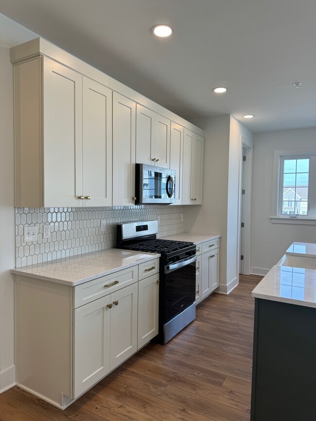 Designer backsplash with stainless steel appliances - 607 Carlton Ln