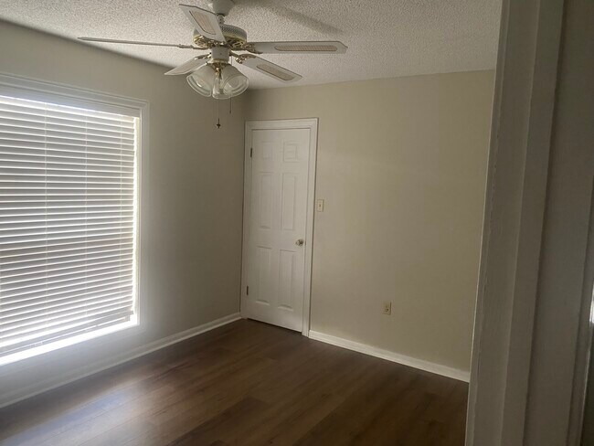 Foto del edificio - 13764 Kenner Ave