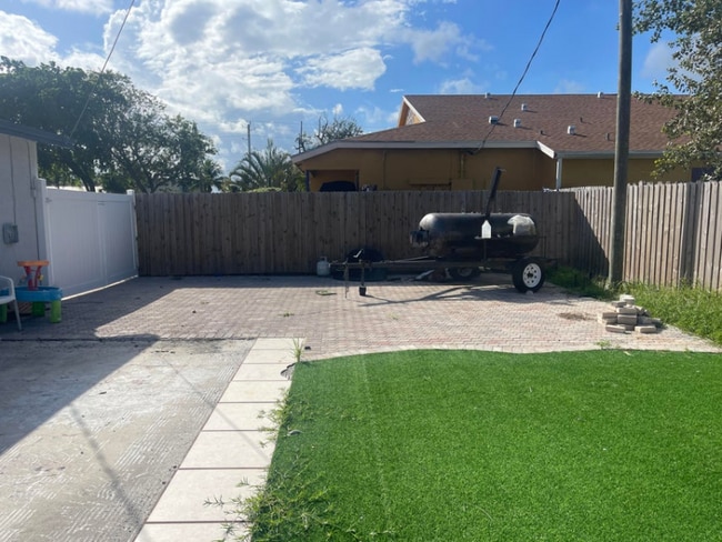 Photo - 113 NE 5th Ave House