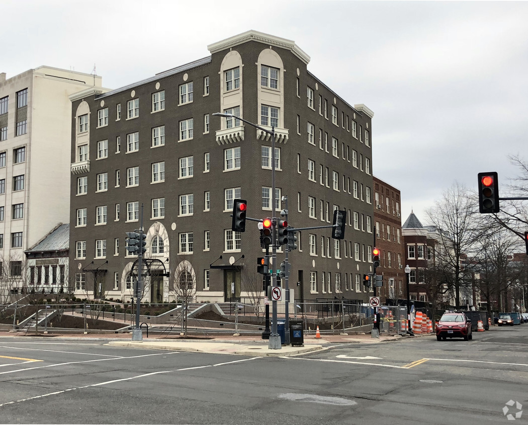 Primary Photo - E.W. Richardson Building
