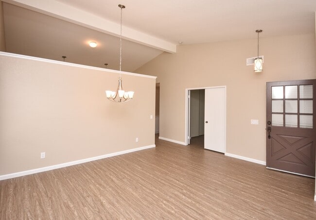 Foto del edificio - Lovely Single Level Home 4BR/2BTH Located ...