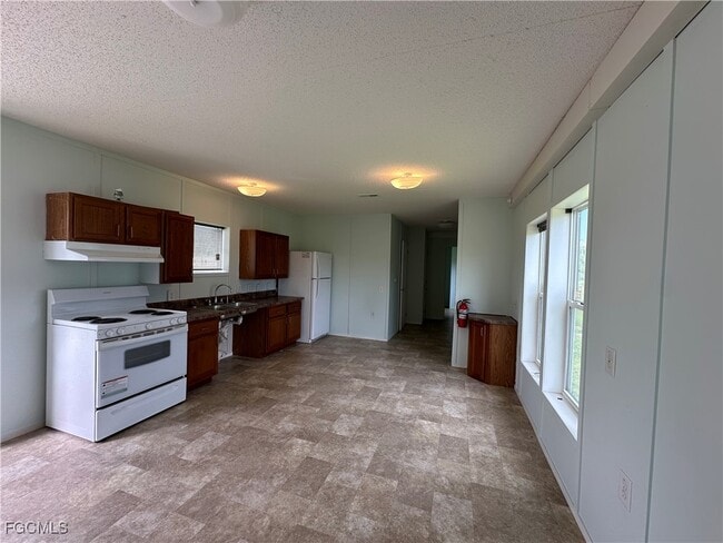 Foto del edificio - 8086 Heck Dr