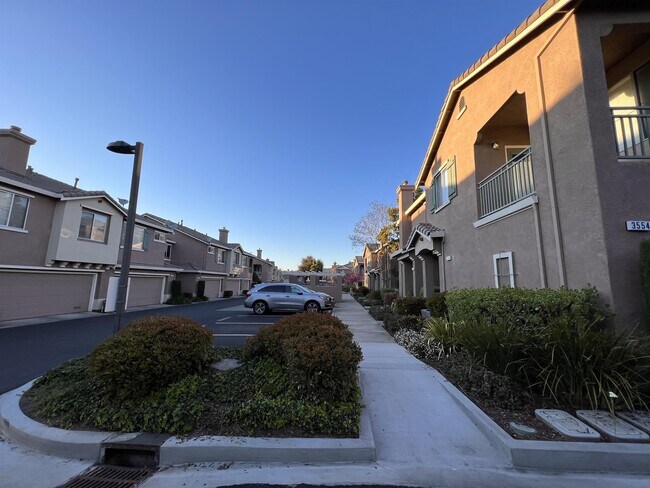 Building Photo - 3510 Jasmine Cir