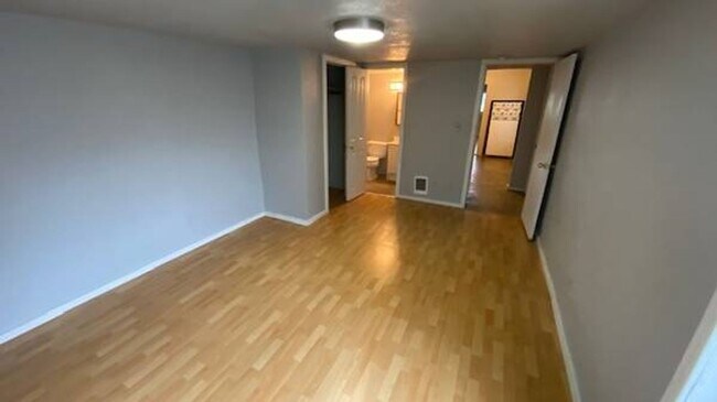 Foto del edificio - Charming 1 Bedroom Apartment in Tacoma's H...
