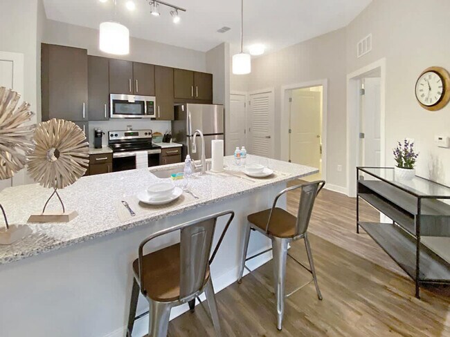 Foto del edificio - 2615 N Grady Ave