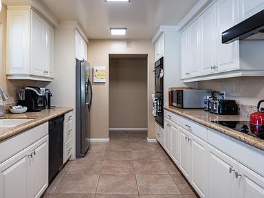 Building Photo - 73381 Tamarisk St