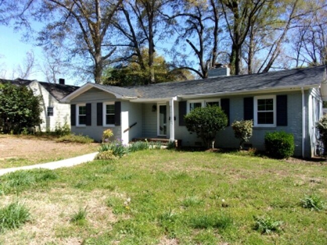 Foto del edificio - Charming 2 Bedroom 1 Bath Home in the Highly Desirable College Avenue Neighborhood