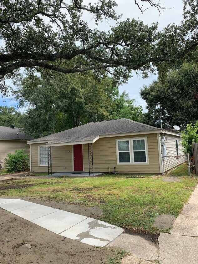 4877 Montegut Dr, New Orleans, LA 70126 House Rental in New Orleans