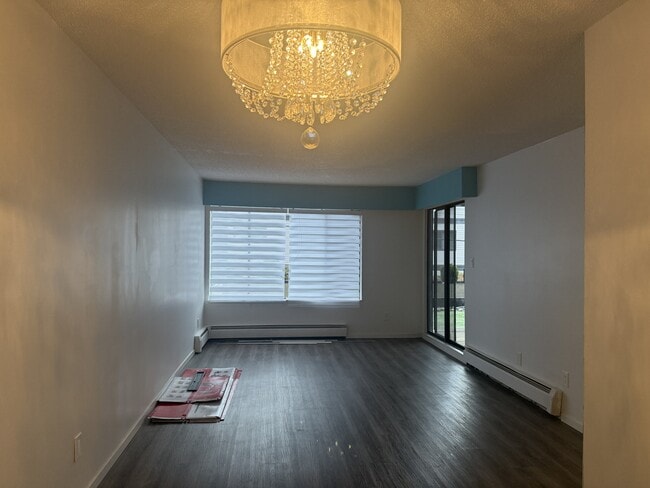 Building Photo - 1285 Martin St