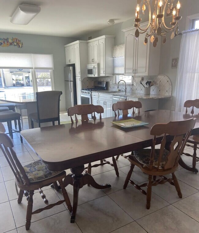 Dining Area - 1705 Grand Central Ave