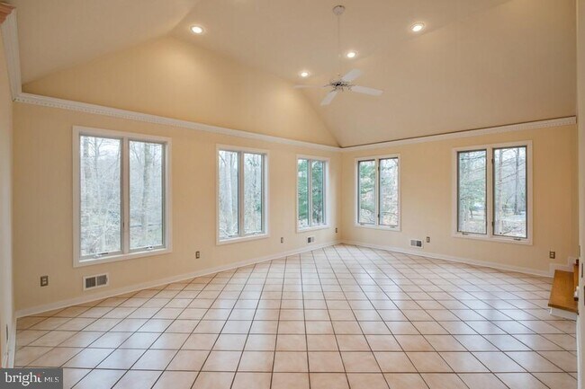 Building Photo - 192 Bouvant Dr