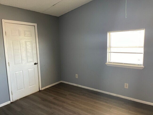 Bedroom view 1 - 1402 Tiffany Rd