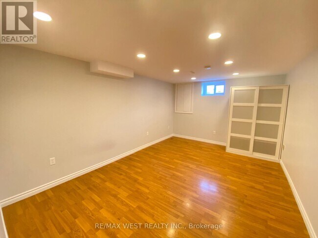 Photo du bâtiment - 20 Britannia Ave