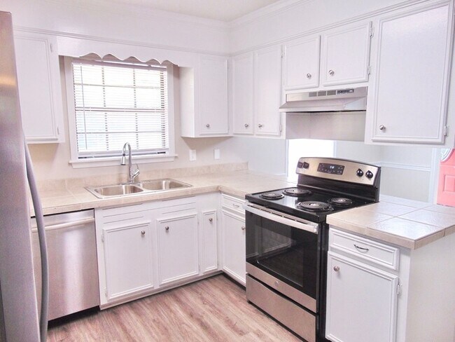 Foto del edificio - Lovely 3 Bedroom Home