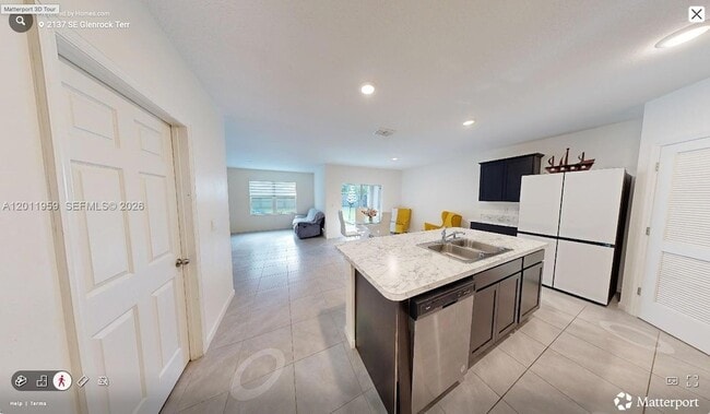 Foto del edificio - 2137 SE Glenrock Terrace