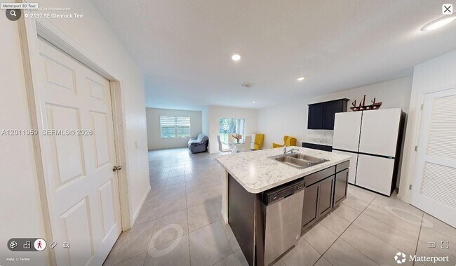 Foto del edificio - 2137 SE Glenrock Terrace