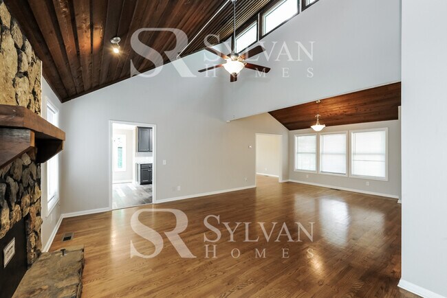 Foto del edificio - This lovely home is ready for your personal touch!