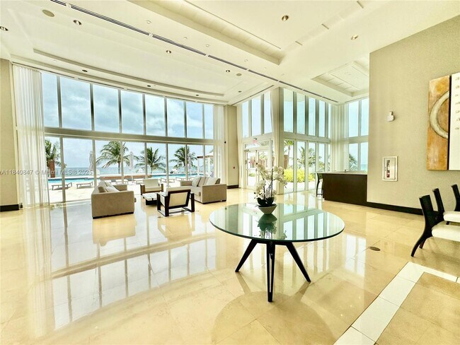 Foto del edificio - 18911 Collins Ave