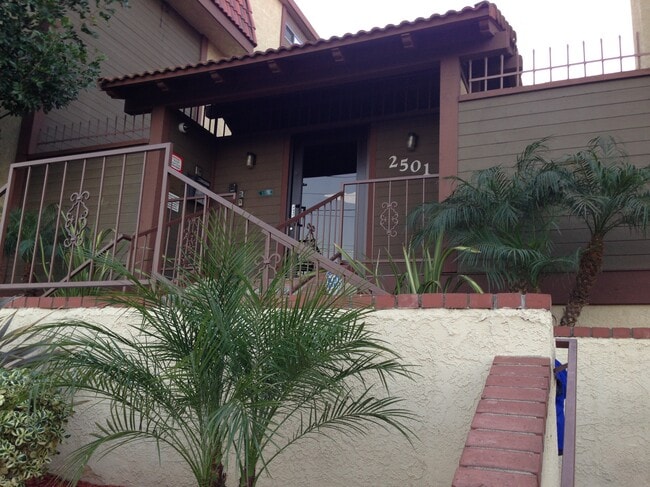 Photo - 2501 Temple Ave Apartment