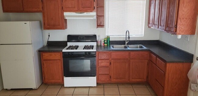 Foto del edificio - 114 W Riley Dr
