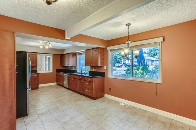 Building Photo - 3906 SW Wilbard St, Portland, OR, 97219