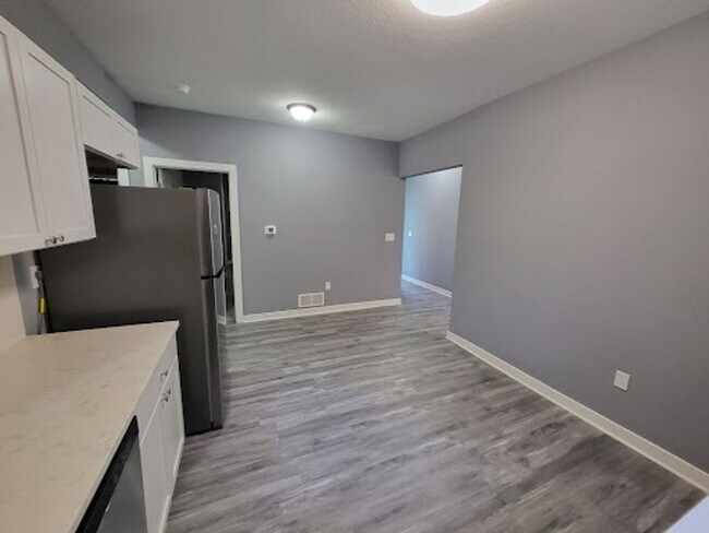 Foto del edificio - 2406 Woodland Ave