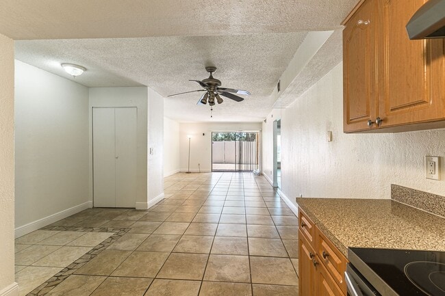 Building Photo - Desirable Location - 2-bed 2-bath Condo 5 ...