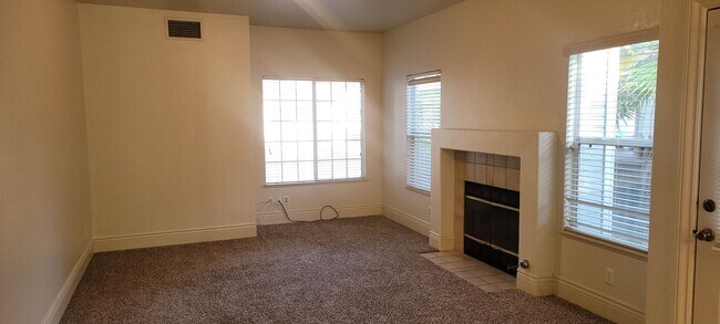 Foto del edificio - Adorable Spacious 3 Bdrm 3 Bath Home