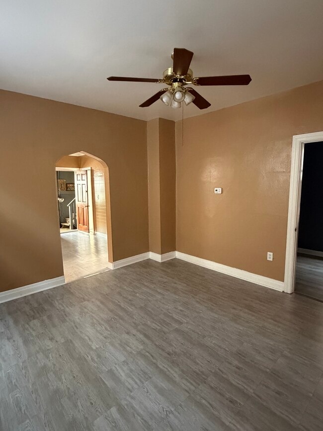 Spacious Living Room - 1629 W 38th St