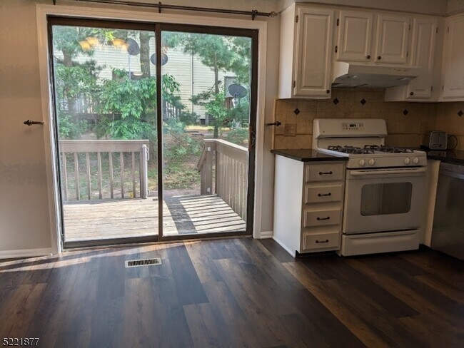 Foto del edificio - 604 Almond Ct
