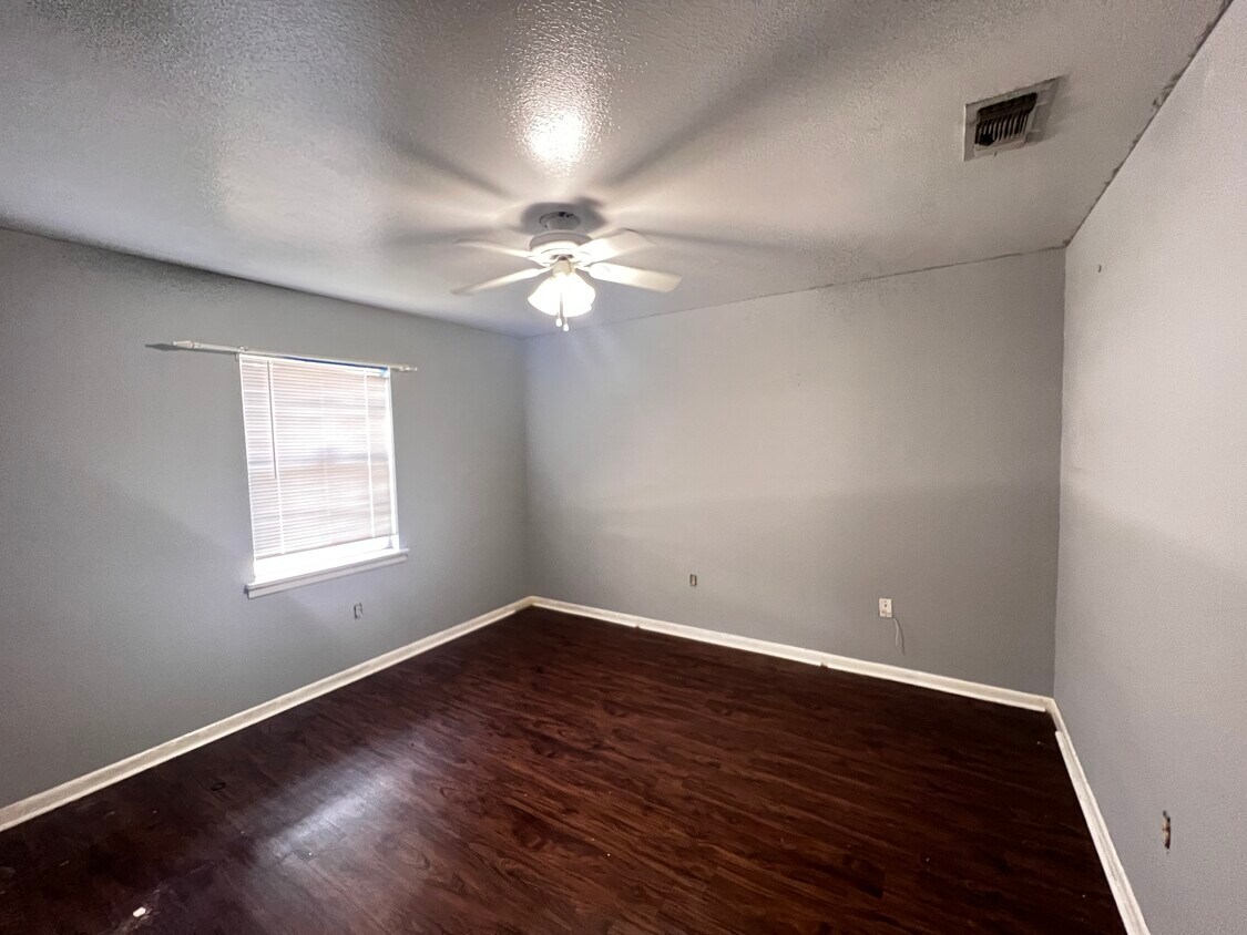 Primary Photo - 1812 Potwin Dr