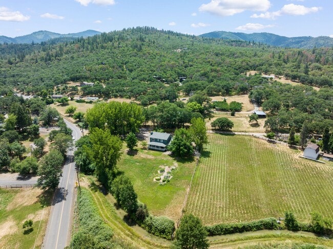 Building Photo - 4454 Dark Hollow Rd