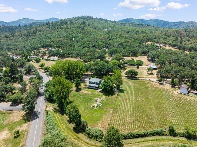Foto del edificio - 4454 Dark Hollow Rd